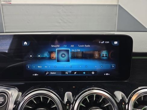 Used 2023 Mercedes-Benz GLB 250 4MATIC image 32