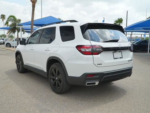 Used 2025 Honda Pilot Black Edition image 9