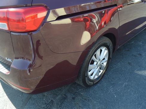 Used 2017 Kia Sedona LX FWD image 10