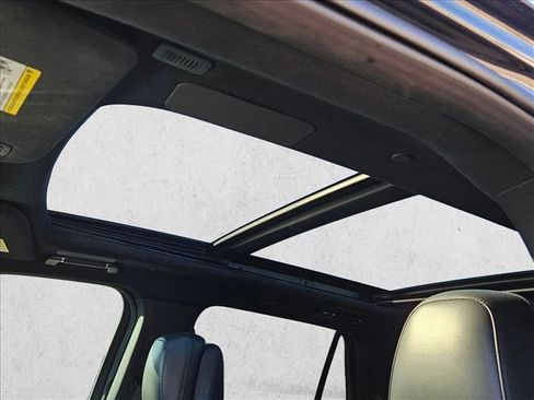 Used 2022 Lincoln Navigator Reserve image 11