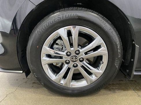 Certified 2024 Toyota Sienna Platinum image 26