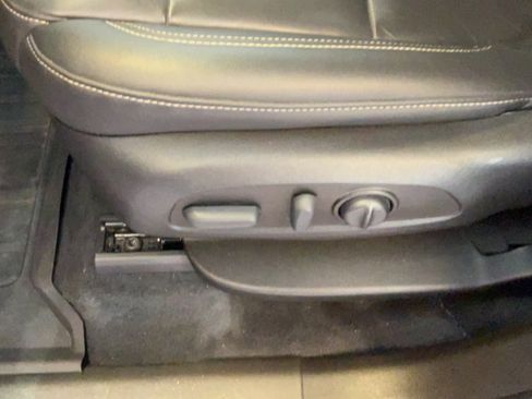 Used 2022 Chevrolet Traverse LT w/ LPO, Floor Liner Package FWD image 30