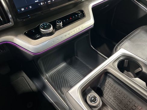 Certified 2025 Ford Expedition Platinum image 24