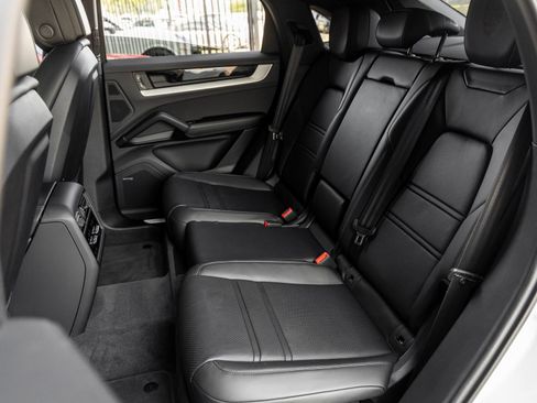 Certified 2025 Porsche Cayenne S AWD/4WD image 35