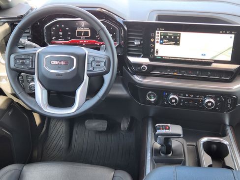 Used 2023 GMC Sierra 1500 SLT AWD/4WD image 10