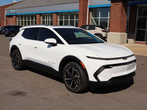 New 2026 Chevrolet Equinox EV LT image 2