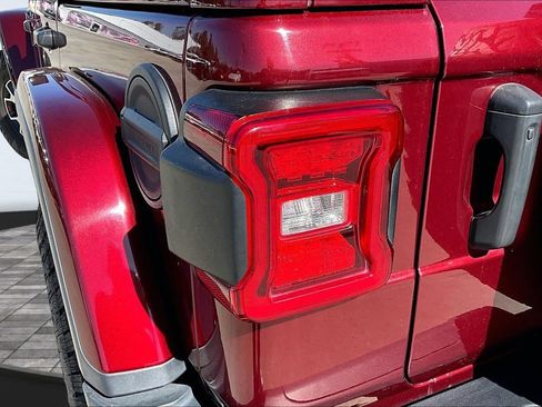 Used 2021 Jeep Wrangler Unlimited Rubicon AWD/4WD image 31