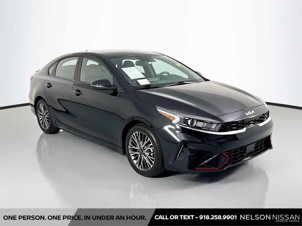 Used 2024 Kia Forte GT-Line w/ GT-Line Premium Package FWD image 3