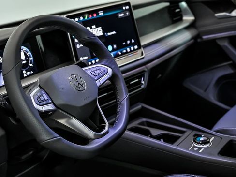 New 2026 Volkswagen Tiguan SE R-Line image 10