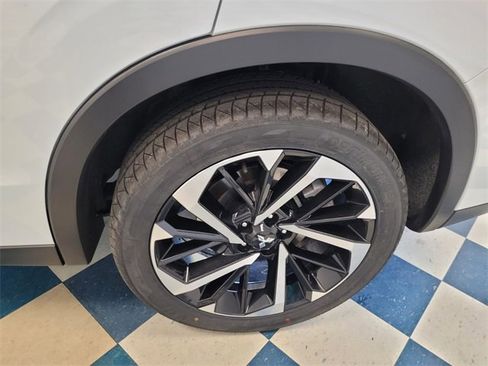 Used 2024 Mitsubishi Outlander SE Black Edition image 16