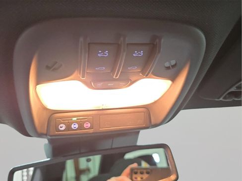 Used 2024 GMC Canyon Denali image 17