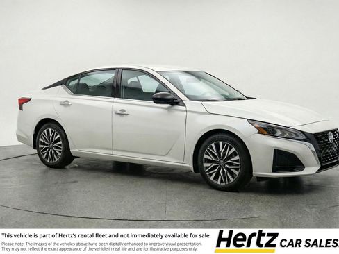 Used 2025 Nissan Altima 2.5 SV image 1