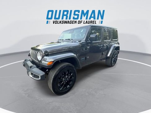 Used 2025 Jeep Wrangler Unlimited Sahara w/ Safety Group image 4