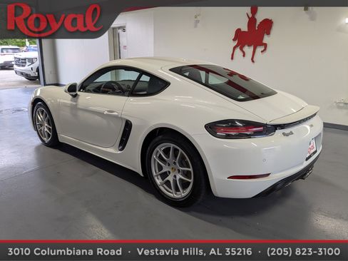 Used 2018 Porsche 718 Cayman RWD image 2