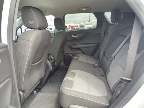 Used 2025 Chevrolet Blazer LT FWD image 17