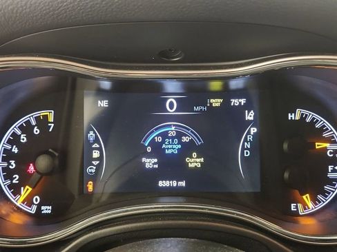 Used 2018 Jeep Grand Cherokee Trailhawk AWD/4WD image 11