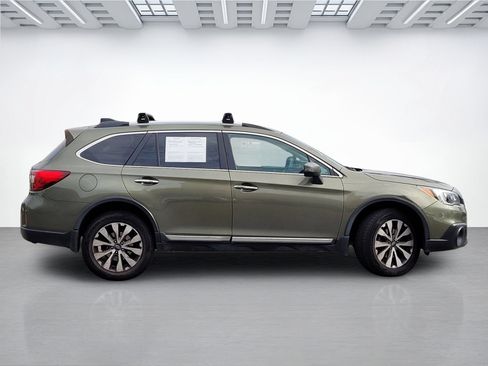 Used 2017 Subaru Outback 3.6R Touring w/ Popular Package #5A AWD/4WD image 3
