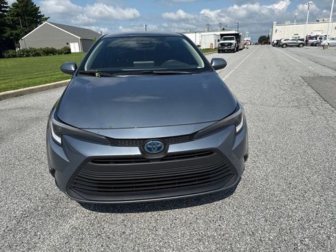 Used 2025 Toyota Corolla LE FWD image 5