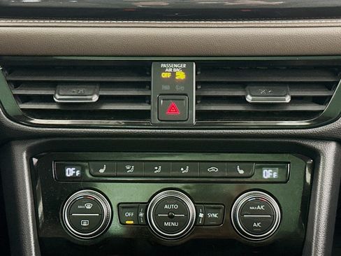 Used 2022 Volkswagen Taos SEL w/ Panoramic Sunroof Package image 13