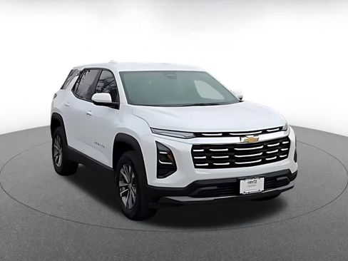 Used 2025 Chevrolet Equinox LT AWD/4WD image 3