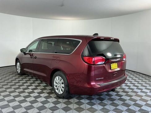 Used 2018 Chrysler Pacifica L FWD image 6
