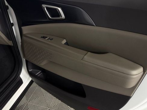 Used 2025 Kia Carnival image 35