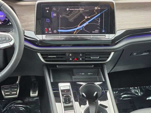 Used 2024 Volkswagen Atlas SEL Premium R-Line image 36