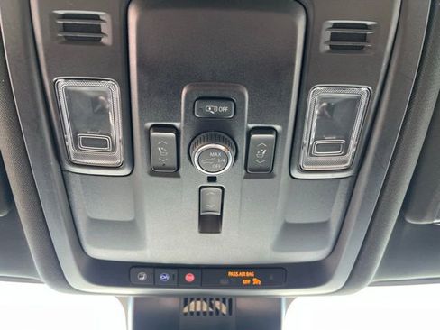 Used 2025 GMC Yukon Denali image 30