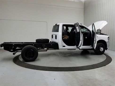 New 2026 RAM 3500 Tradesman w/ Chrome Appearance Group A image 15