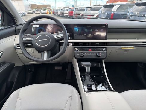 New 2026 Hyundai Tucson SE image 17