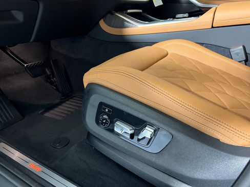 Used 2026 BMW X7 xDrive40i w/ Executive Package image 13