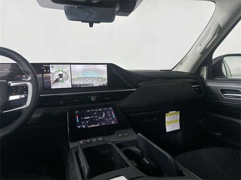 Used 2025 INFINITI QX80 Sensory image 18