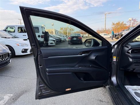 Used 2022 Toyota Camry XSE w/ Navigation Package image 16