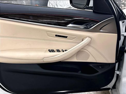 Used 2023 BMW 530i w/ Convenience Package RWD image 24