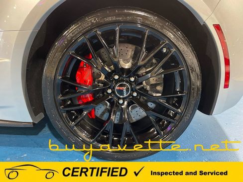 Used 2015 Chevrolet Corvette Z06 w/ 3LZ Preferred Equipment Group RWD image 12