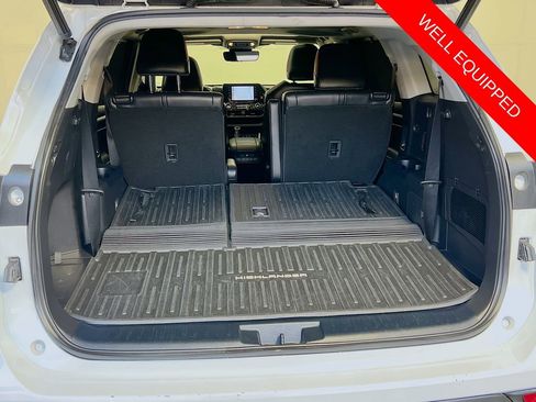 Used 2022 Toyota Highlander XLE FWD image 27