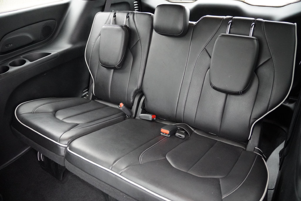 Certified 2026 Chrysler Pacifica Limited FWD image 18