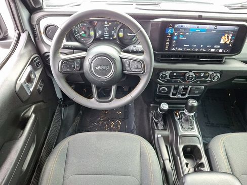Used 2024 Jeep Wrangler Unlimited AWD/4WD image 11