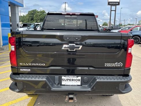 Used 2022 Chevrolet Silverado 2500 High Country w/ Z71 Off-Road Package AWD/4WD image 4