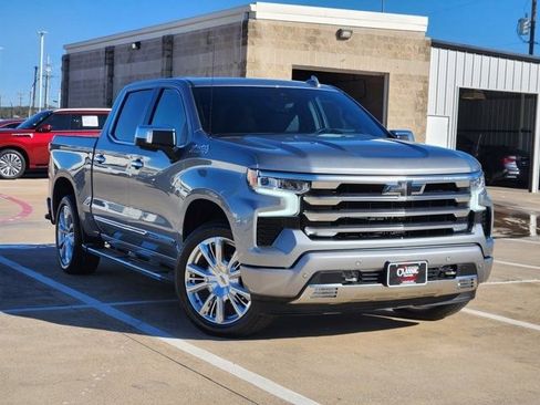 Used 2024 Chevrolet Silverado 1500 High Country w/ Technology Package image 2