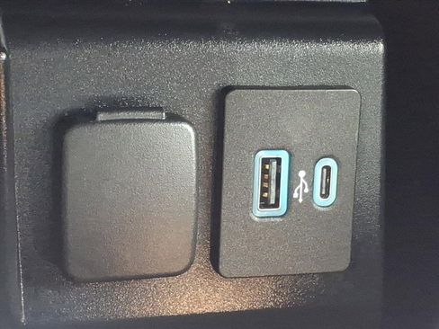 Used 2022 Ford Explorer XLT w/ Equipment Group 202A image 26