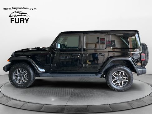 Used 2025 Jeep Wrangler Unlimited Sahara w/ Safety Group AWD/4WD image 6