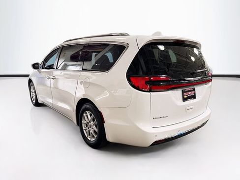 Used 2021 Chrysler Pacifica Touring-L FWD image 8