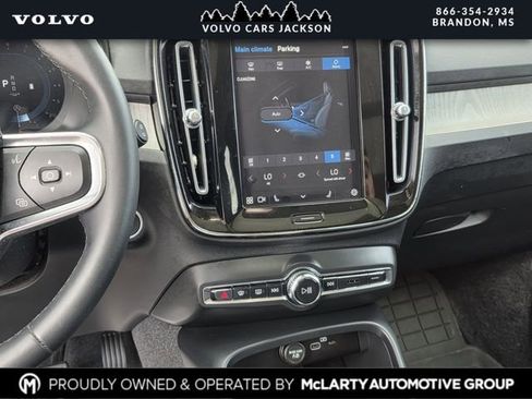 Used 2024 Volvo XC40 B5 Plus image 9