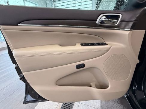 Used 2018 Jeep Grand Cherokee Overland image 41