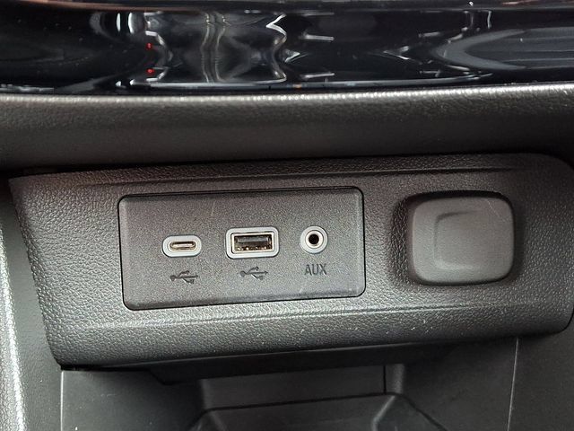Used 2023 Buick Encore GX Essence FWD image 24