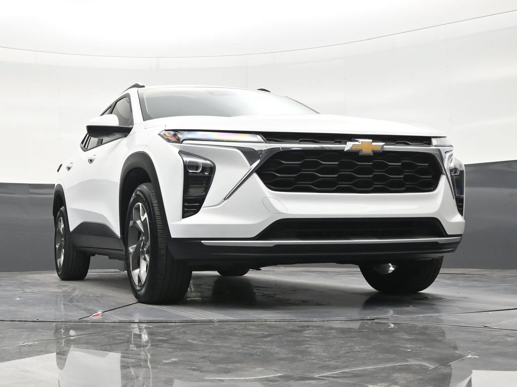 Used 2024 Chevrolet Trax LT w/ Driver Confidence Package FWD image 26