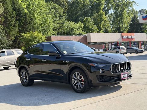 Used 2018 Maserati Levante image 3