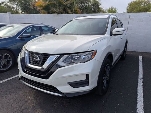 Used 2019 Nissan Rogue SV w/ Sun & Sound Touring Package image 2