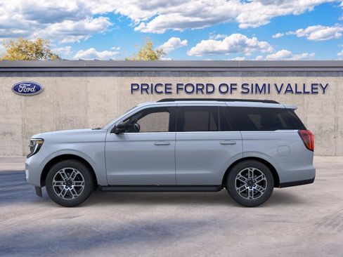 Used 2026 Ford Expedition Active AWD/4WD image 3